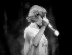  Madge Bellamy — White Zombie (1932) 