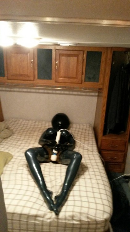 hexthings:no choice but to surrender to the rubber…