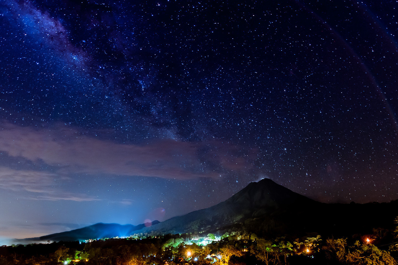 opticallyaroused:  Another Beautiful Costa Rica Night Sky Includes Volcano