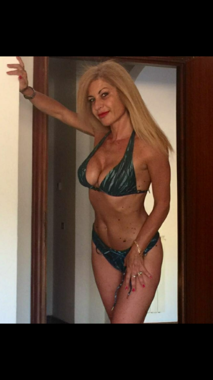 Omaggio a T.R. Pubbliche su fb Sexy italian milf