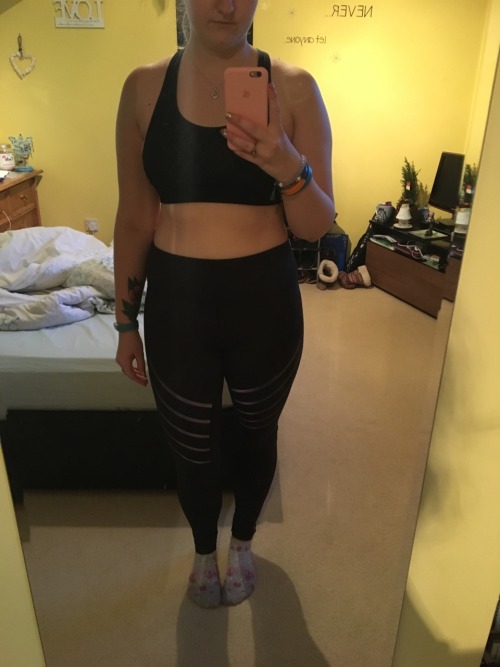 allaboutyogapants: lost-and-lonely-wanderer:Awesome new sports leggings with reflective stripes &