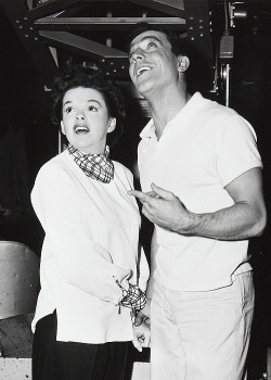 gregorypecks:  Judy Garland and Gene Kelly. 