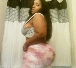 jazziedad:  Sexy&Thick. TheRealBrickHouse😍😍😍