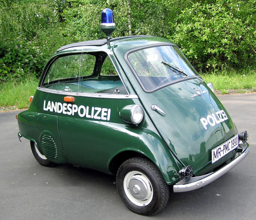 carsthatnevermadeitetc: BMW Isetta police car, 1961. Presumably not used for high speed pursuits