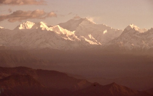 Mt. Everest and Mahalangur Himal at Dawn, From Darjeeling, West Bengal, 1978 - (মেগাটন ভোরের এভারেস্