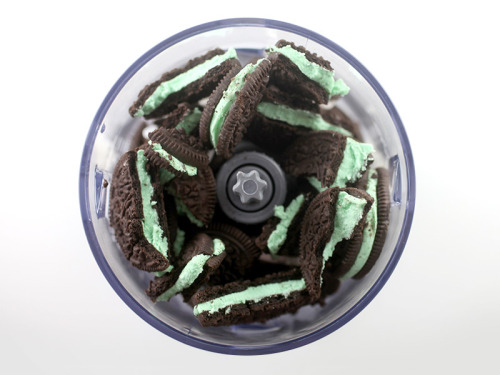 do-not-touch-my-food:  Mint Oreo Chocolate Chip Ice Cream Cake