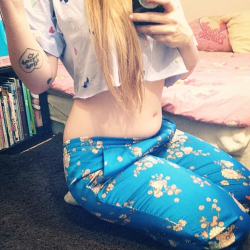 i love my belly <3 #cute #sexy #nice #belly #loveyourself #asianpants #pollypocket #disney #cropt