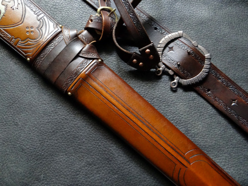  Presenting my latest completed commission; a longsword scabbard for the Albion Crecy. Colored in my