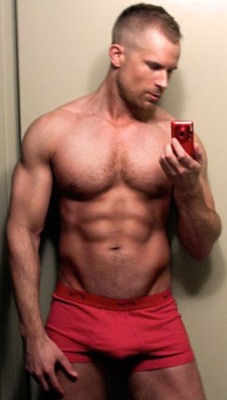 musclehank:Hot body. Come on over. Bring