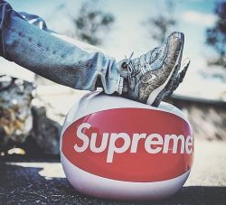 shoes-bta:  Nike Air Max 98 / SUPREME / Already