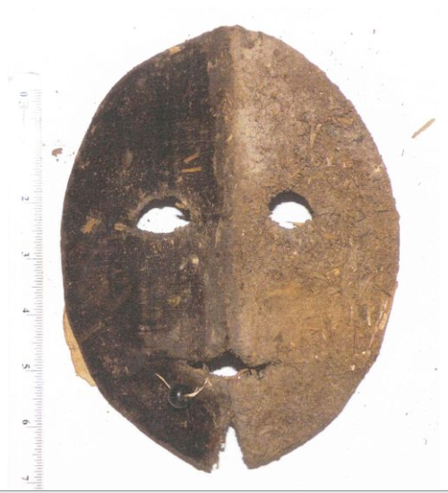 tradingintextiles:“This is a large Visard mask (also spelled ‘vizard’), worn by gentlewomen in the 1