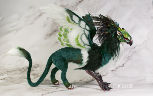  INSTAGRAM  |   BOOSTY  |  PATREON  | Emerald Griffin art dollHe’s a quite friendly lad :) Super scu