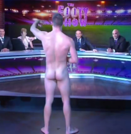  notashamedtobemen:  Australian rugby player Beau Ryan appears completely naked on The Footy Show. Ryan had promised that if New South Wales won the State of Origin Series, he would host the show naked. He kept his promise.  