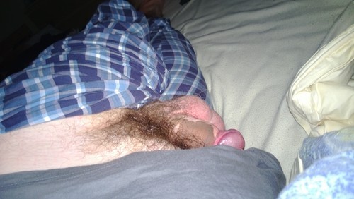 Morning Wood and needs to jerk it off..feels so good to stroke it for some hot women