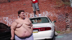 fatbellyboy3:  bigroundboys:  Fat ass gangsta
