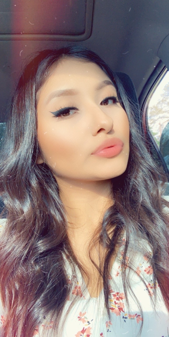 goldengirlvibess:  is it hot outside or is it just me?? 🥵😚💕
