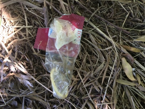 Too bad that it wasn’t full of cum! I bring you: another fresh used condom!