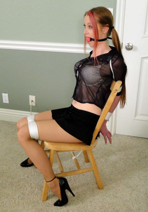 restraineddenial:  johnwillierules:Sexy as hell Darby is just an amazing bondage model. Her elbows go together so easily as to seem like they should be that way all the time: no tension at all and she can stay like that for a long time. Usually, when
