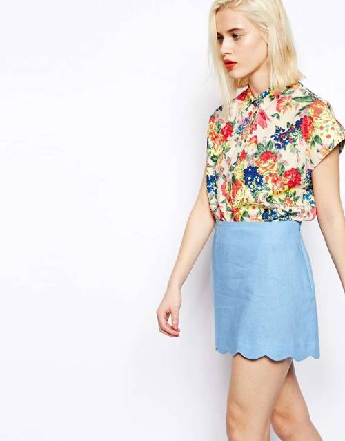 hipster-miniskirts:ASOS Linen Mini Skirt With Scallop HemSee what’s on sale from ASOS on Wantering.