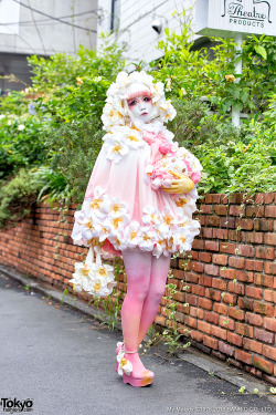 Tokyo-Fashion: Japanese Shironuri Artist Minori. On The Street In Harajuku Wearing
