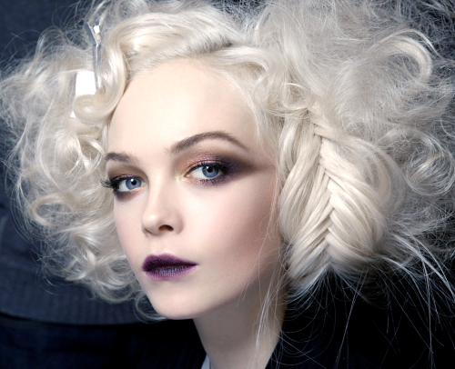 xangeoudemonx:  Siri Tollerod Backstage at Dior Fall 2010. 