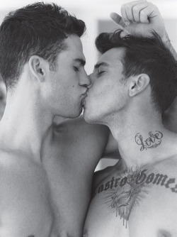 desejosdeumgay:  Follow  LOVE shots like this:)