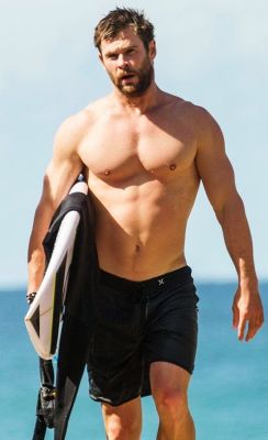 celebrityboyfriend:  Chris Hemsworth &amp; DAT ASS enjoy the surf!