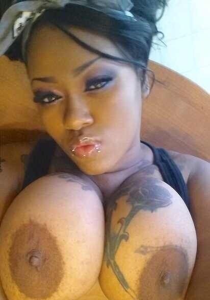 prettybustyelite:  Wish she didn’t have all those ugly tatz