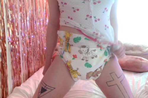 littlediaperedslut: Start of my weekend 24/7 diaper challenge! Send me diaper checks, mean dares and