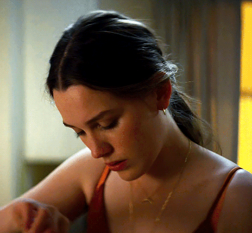 Victoria Pedretti As LOVE QUINN in YOU Season 2
