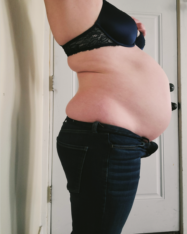 kendallhalobelly:Big lunch for a chonky gurlll*Teasing adult photos