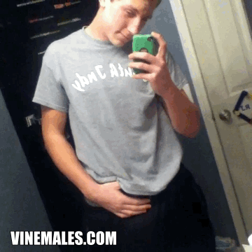 vinemales:  My new favorite straight guy because he shows all: his fit body, big