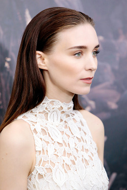 rooneydaily:  Rooney Mara attends ‘Pan’