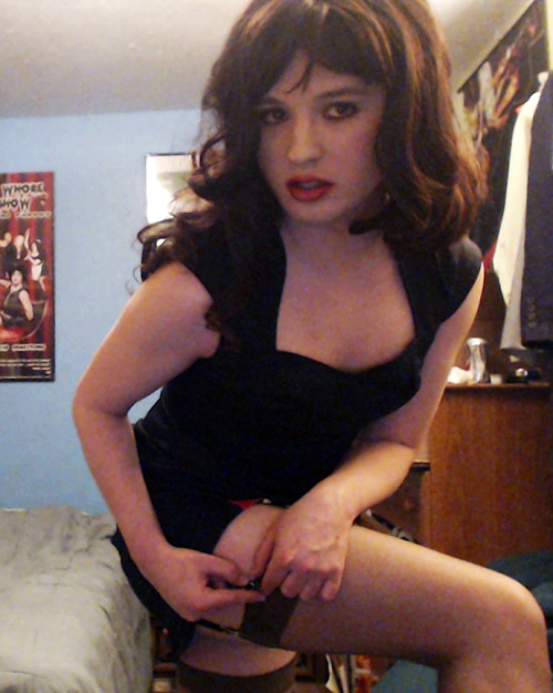 omgbobby46:  transformedbeauties:  felinassecret:    Felina’s Secret   Getting ready.   http://omgbobby46.tumblr.com, If you like rebog, if you like check out my Archive, if you like please follow my blog. Thank you.