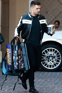 wesleygasm:    SEBASTIAN STANLeaving Avengers: Infinity War Press Junket to give Fans Free gifts, Los Angeles | April 22  