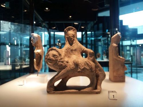 Romano-Germanic MuseumA figurine depicting Cybele and a lionCologne, November 2017