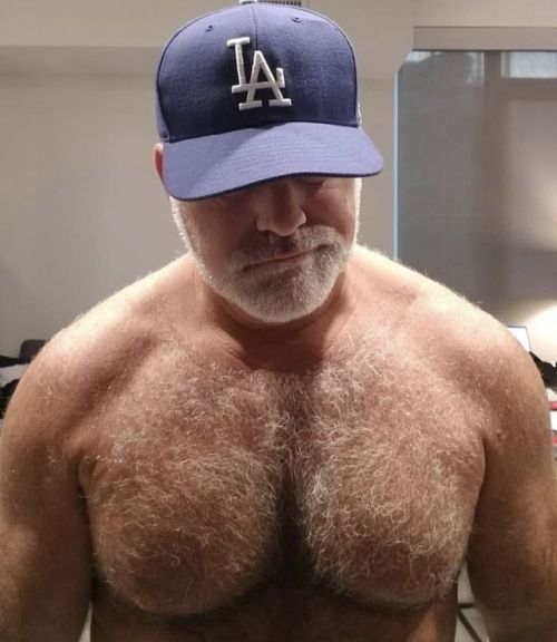 fhabhotdamncobs:  cabin12silverbear:Nuzzles   W♂♂F     (WARNING!   No “Pretty Boys” here.)  