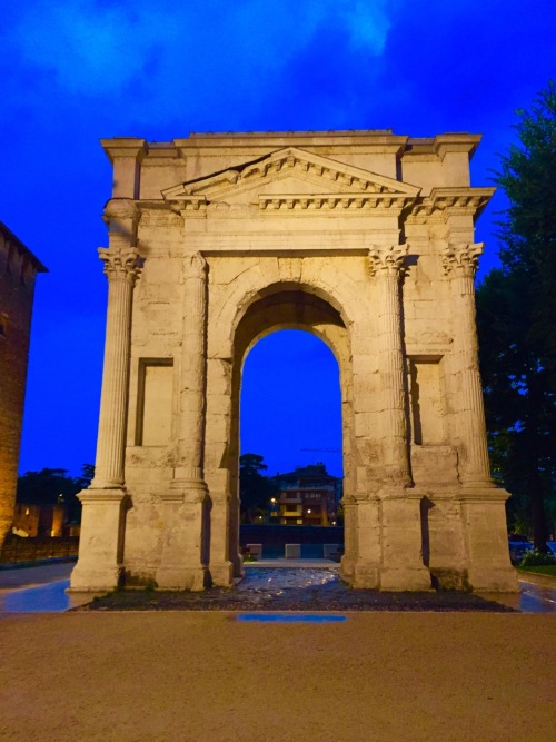 noragaribotti: VERONA-Arco dei Gavi-This Roman Arch was used as the entryway into the city in the 1s