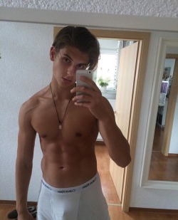 sexyboysbeingsexy.tumblr.com post 157962946909