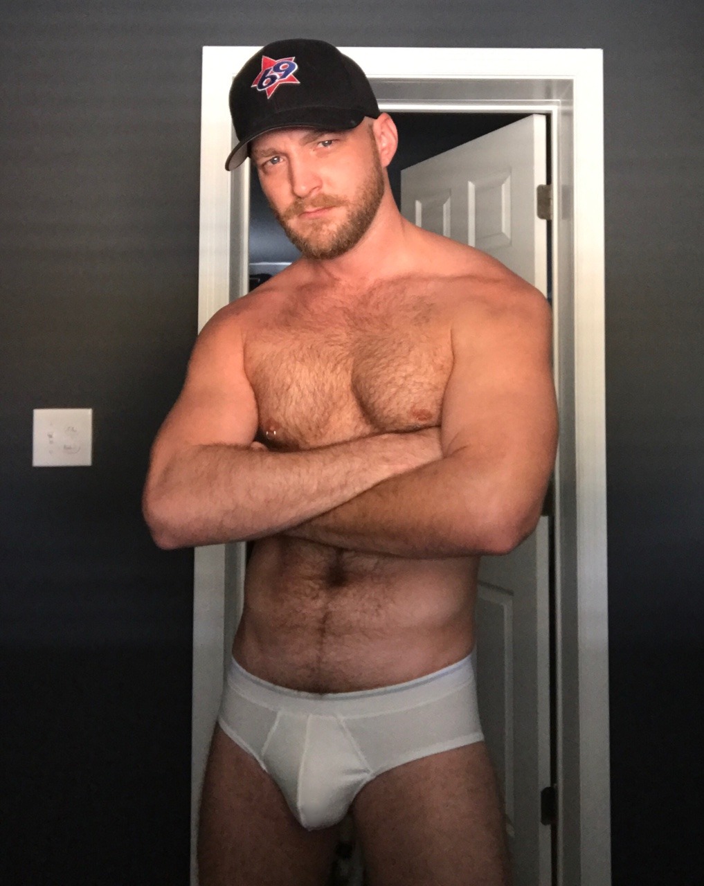 spank-and-yank:  deviantotter:  Dad in training. Normally I don’t like to post