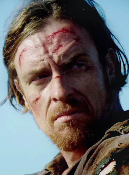 dailyjamesflint:Flint,Black Sails 2x01.