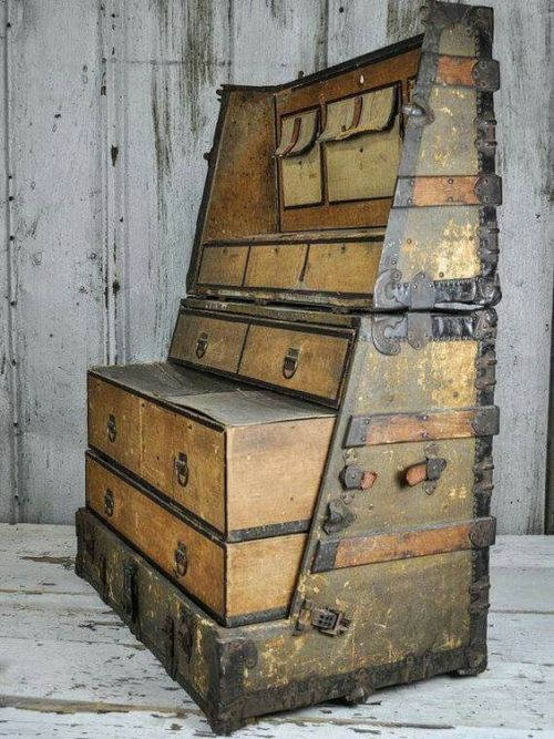 the1870svictorian: 1.Steamer trunk or “portmanteau luggage”, a trunk or piece of luggage