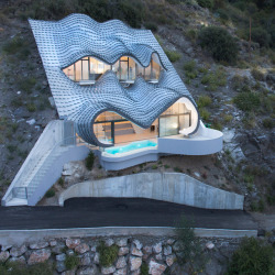 puredamien:An earth-sheltered house built into the side of a small cliff in Granada, Spain [936X936]