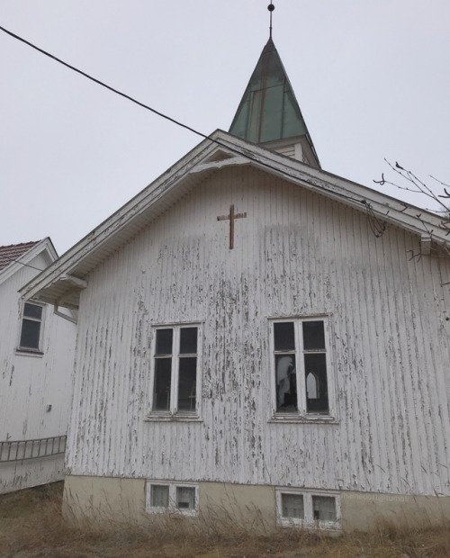 malnedott:i am so weak for abandoned places ahhh abandoned churches are so beautiful