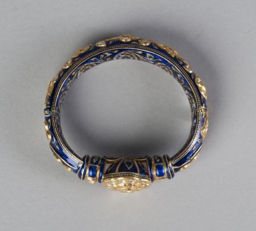 hinducosmos:A Diamond and Blue Enamel BangleIndia, 20th century, with diamonds set into flowers and 