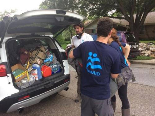 girlactionfigure:IsraAID Is on the ground in Houston, Texas, delivering supplies to shelters and peo