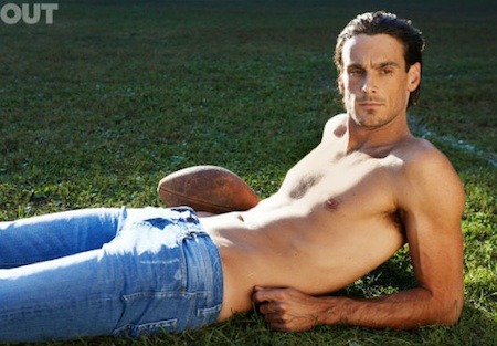 XXX landaupole:  Gay rights advocate and NFL photo
