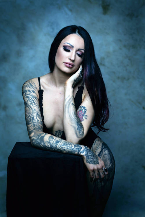 Insatiable taste for tattooed ladies