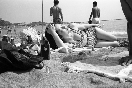 Beach goers relaxing at Isshiki Beach on May 31, 1964 in Hayama, Kanagawa, Japan