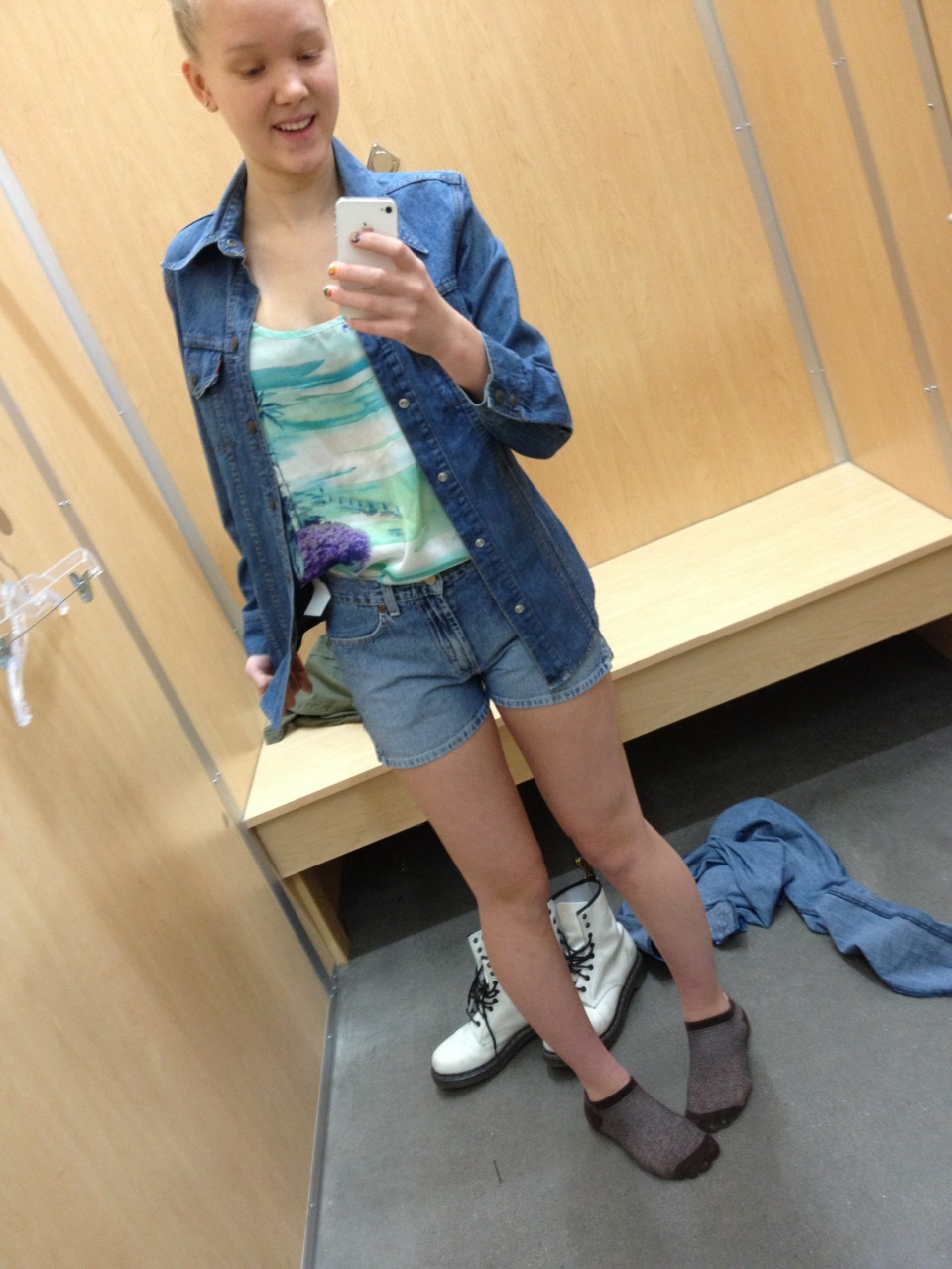swag-nostic:  Changeroom selfies :3